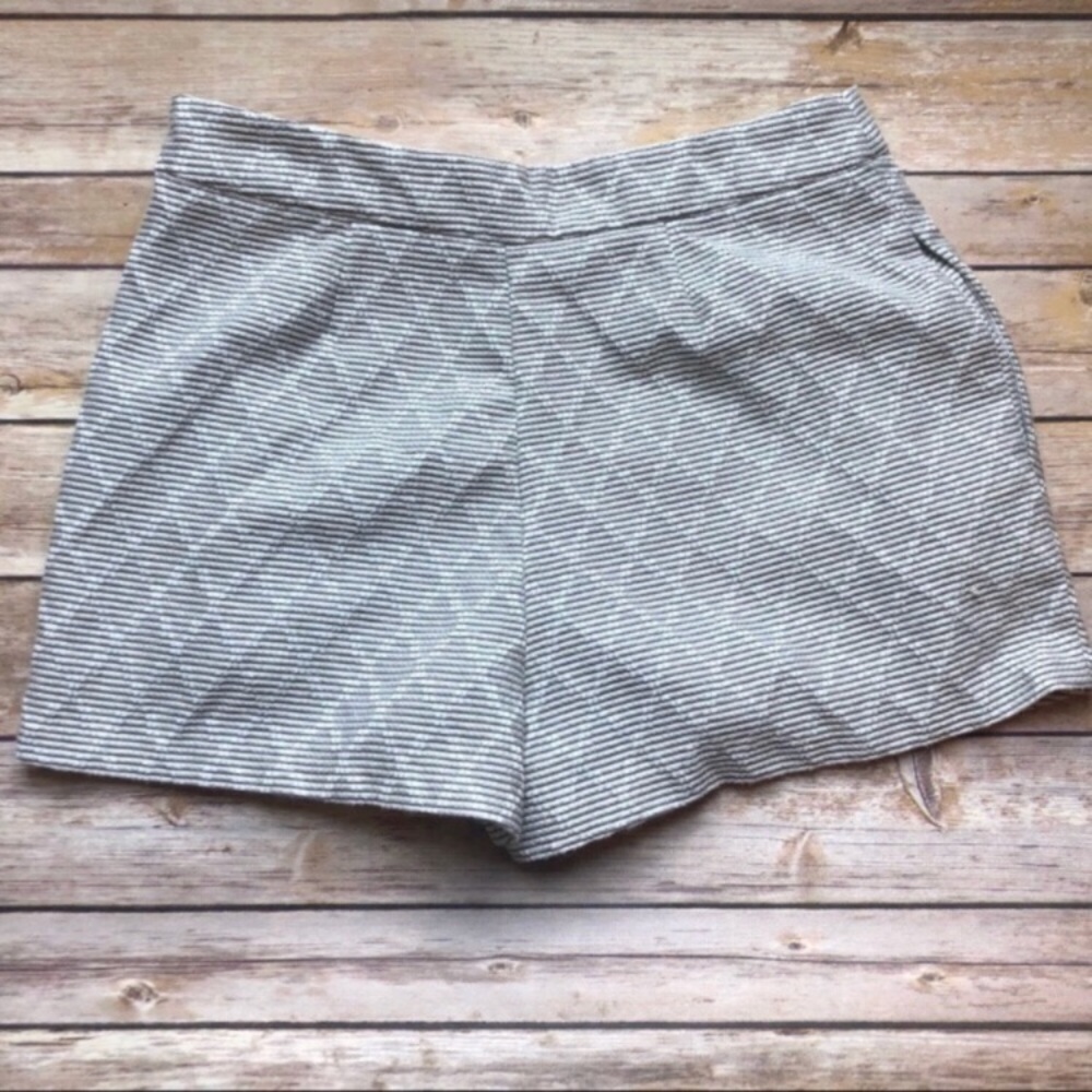 BCBGeneration Size 0 Diamond Striped Casual Shorts - Picture 3 of 5